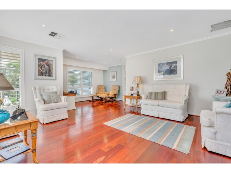 16 Coonawarra Close, Woodcroft SA 5162