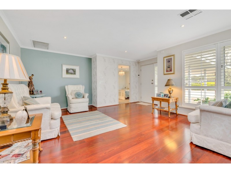 16 Coonawarra Close, Woodcroft SA 5162