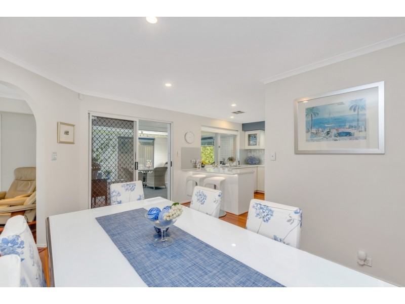 16 Coonawarra Close, Woodcroft SA 5162