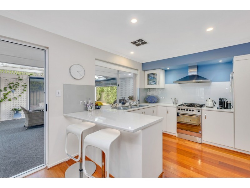 16 Coonawarra Close, Woodcroft SA 5162