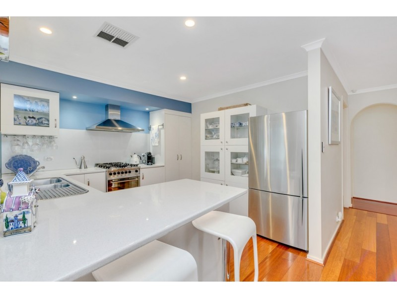 16 Coonawarra Close, Woodcroft SA 5162