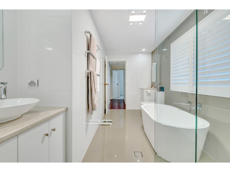 16 Coonawarra Close, Woodcroft SA 5162