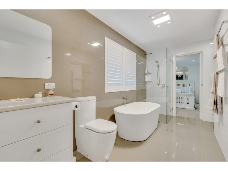 16 Coonawarra Close, Woodcroft SA 5162