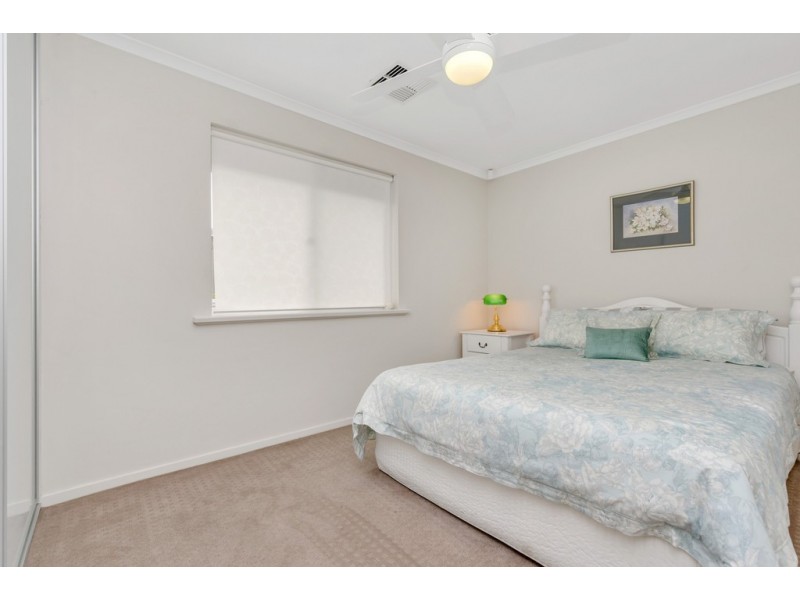 16 Coonawarra Close, Woodcroft SA 5162