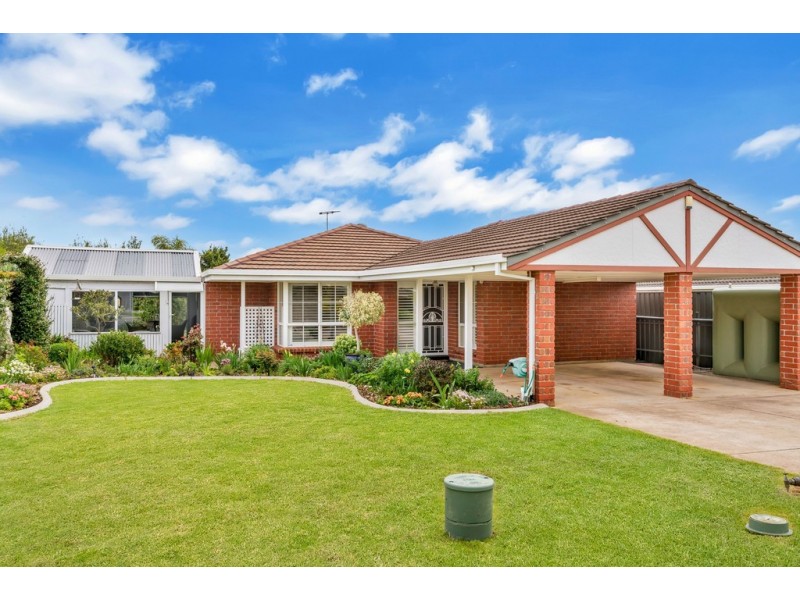 16 Coonawarra Close, Woodcroft SA 5162