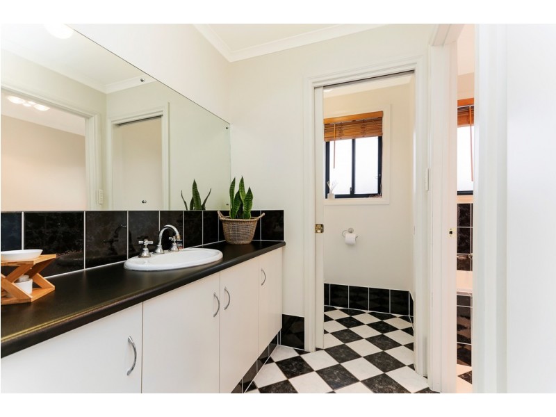 15 Mundulla Avenue (Kings Green Estate), Woodcroft SA 5162