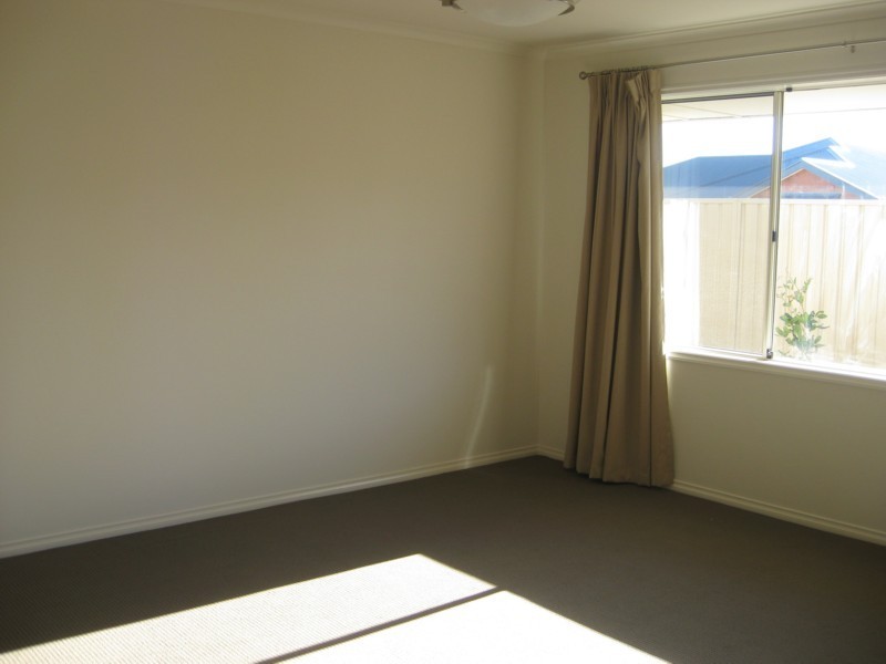 10 Deck Avenue, Seaford Meadows SA 5169