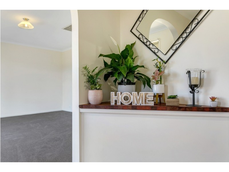 34 Shillabeer Crescent, Woodcroft SA 5162