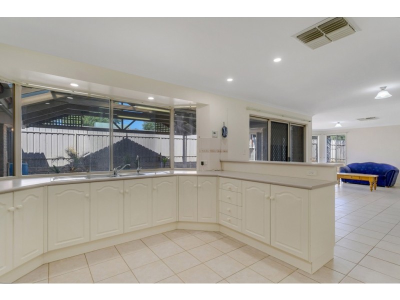 34 Shillabeer Crescent, Woodcroft SA 5162