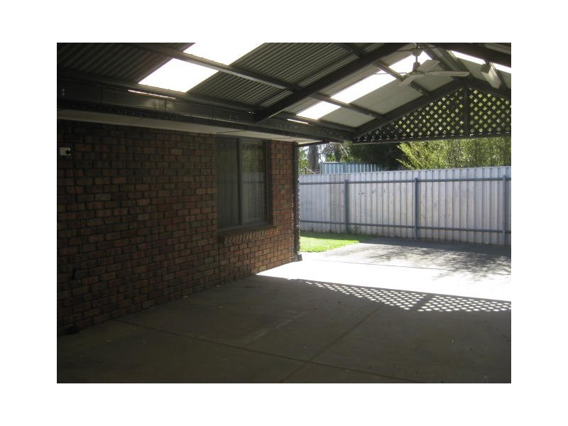 5 Dylan Court, Woodcroft SA 5162