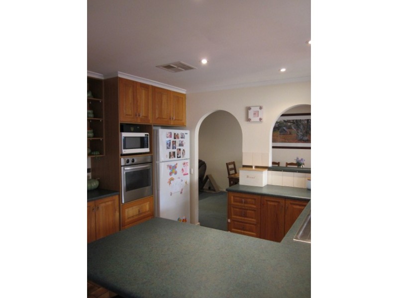 33 Southbound Avenue, Aberfoyle Park SA 5159