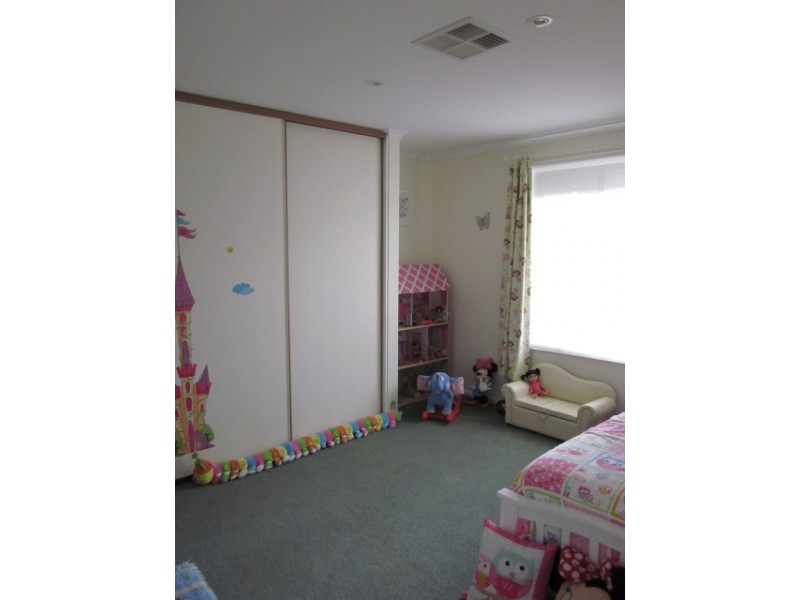 33 Southbound Avenue, Aberfoyle Park SA 5159