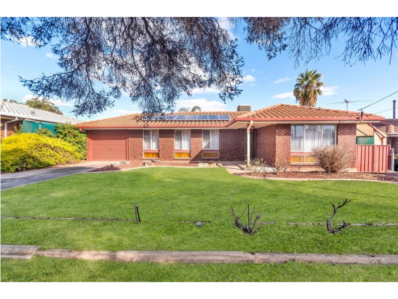 24 Radcliffe Grove, Christie Downs SA 5164