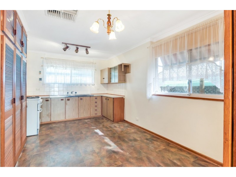 24 Radcliffe Grove, Christie Downs SA 5164