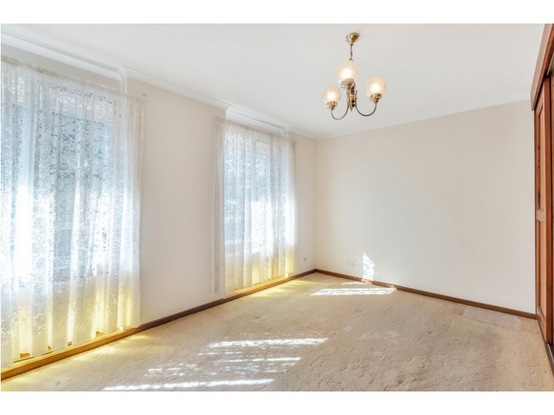 24 Radcliffe Grove, Christie Downs SA 5164