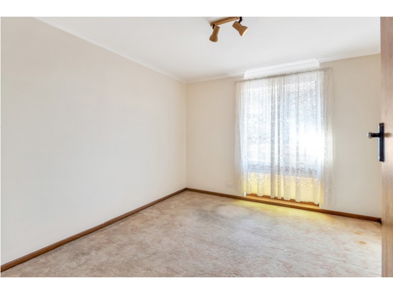 24 Radcliffe Grove, Christie Downs SA 5164