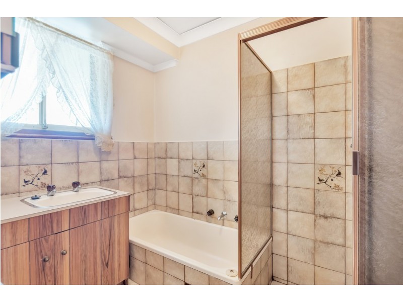 24 Radcliffe Grove, Christie Downs SA 5164