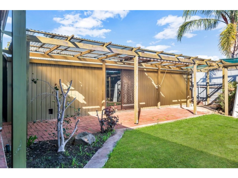 24 Radcliffe Grove, Christie Downs SA 5164