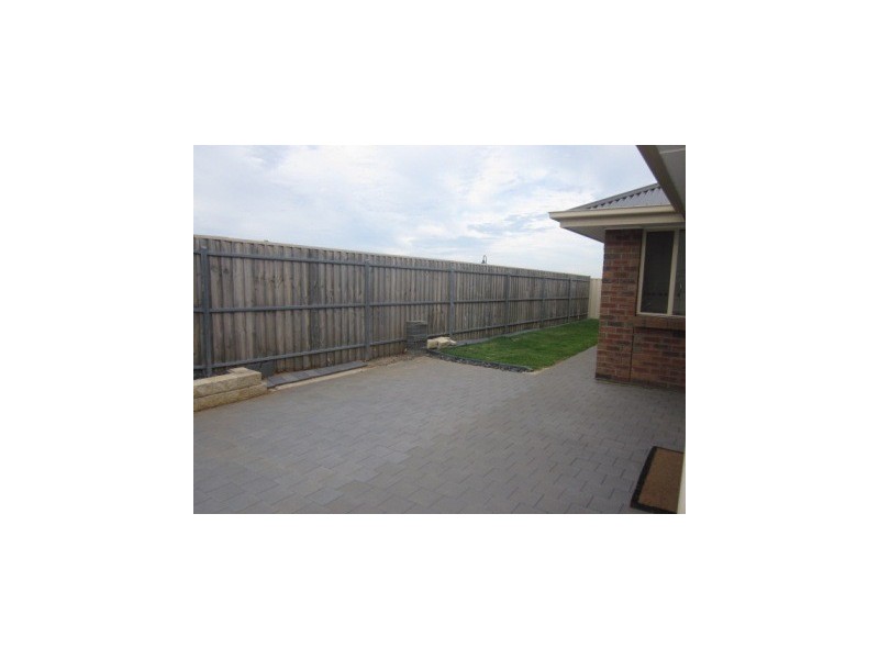 17 Yeltana Avenue, Huntfield Heights SA 5163