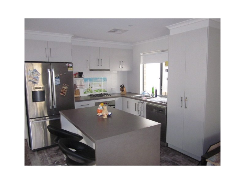 27 Nigel Lane, Hackham SA 5163