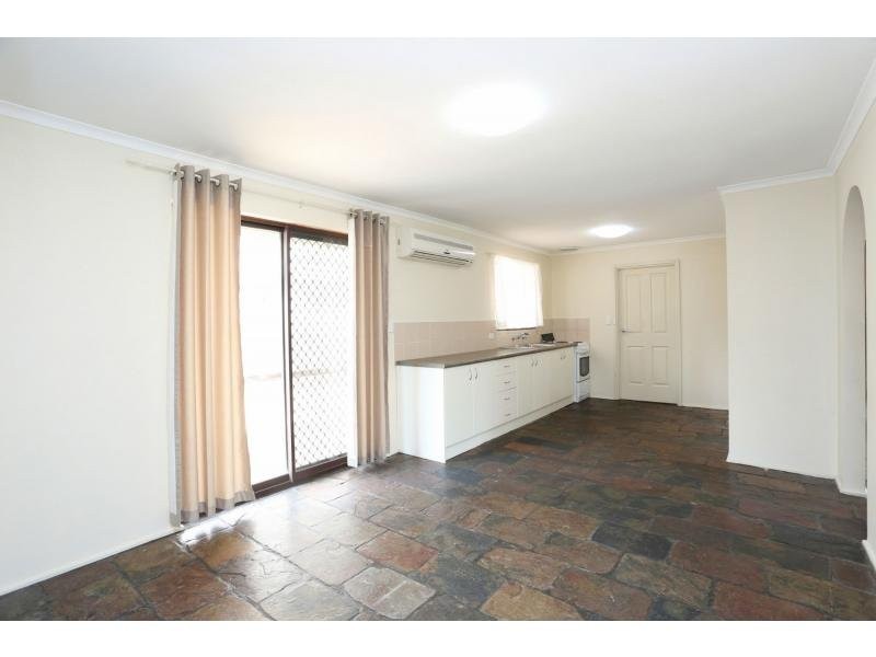 2 Pine Drive, Aberfoyle Park SA 5159