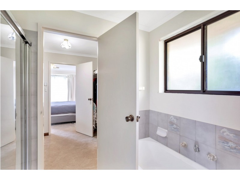 6 Leith Court, Hallett Cove SA 5158