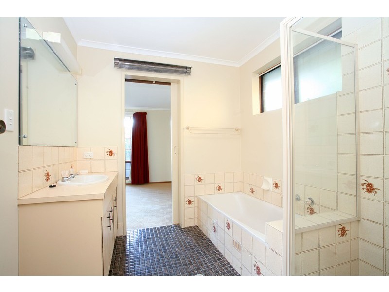 7 Poralka Crescent, Hallett Cove SA 5158