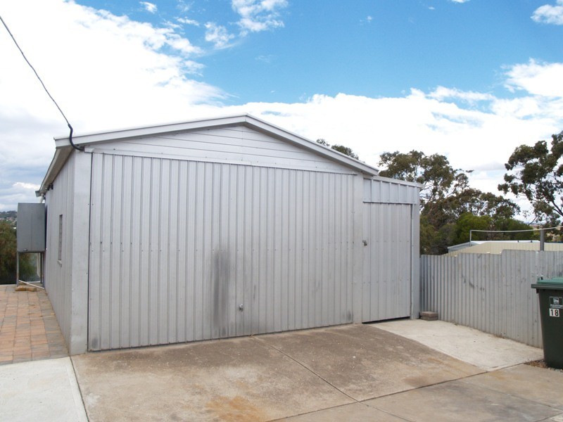 18 WINCHLEY WAY, Huntfield Heights SA 5163