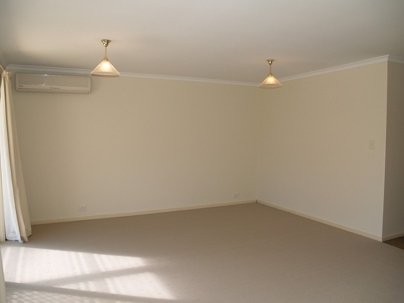 7 Bloomsbury Court, Woodcroft SA 5162