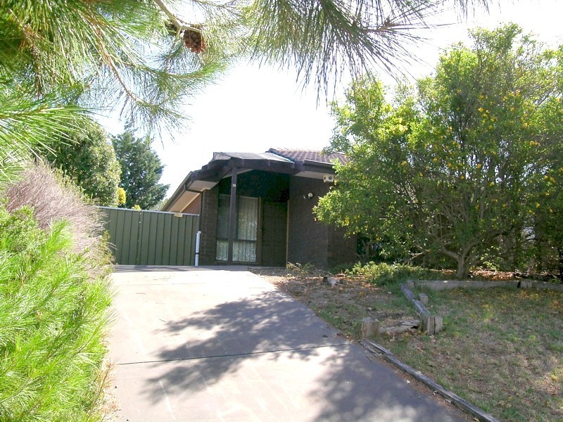 13 Barton Drive, Trott Park SA 5158