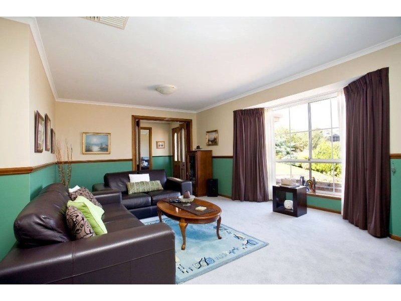 2 RODEO COURT, Hallett Cove SA 5158