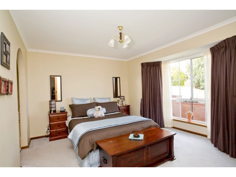 2 RODEO COURT, Hallett Cove SA 5158