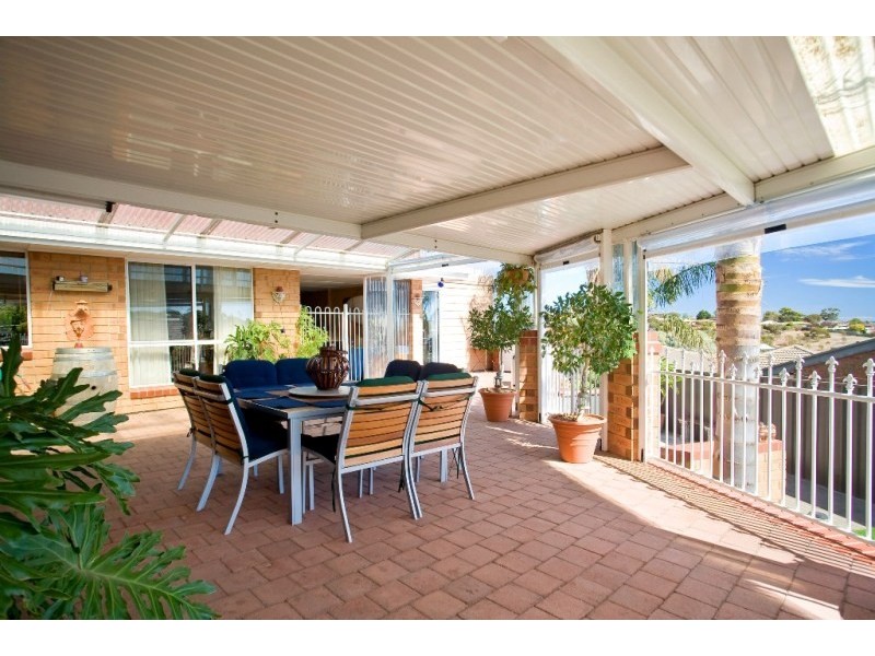 2 RODEO COURT, Hallett Cove SA 5158