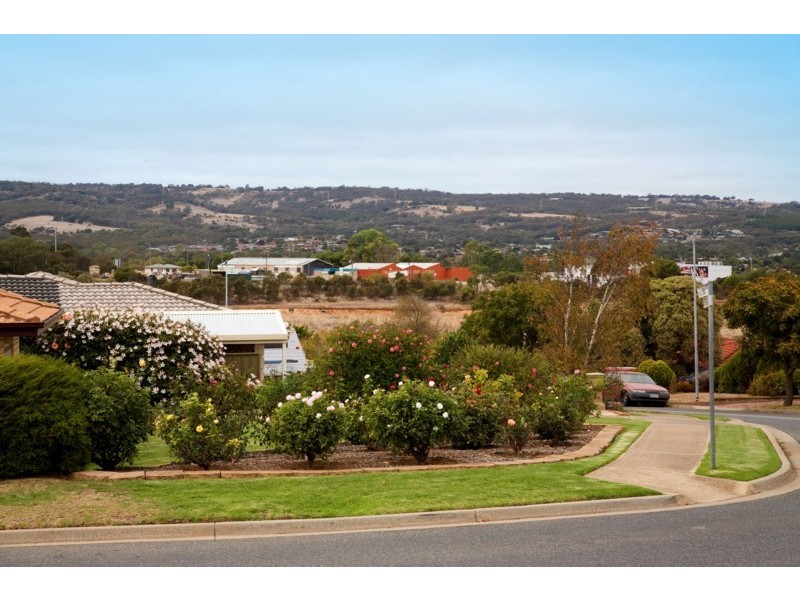 35 Barton Drive, Trott Park SA 5158
