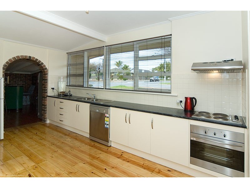 4 Warunda Avenue, Seaview Downs SA 5049