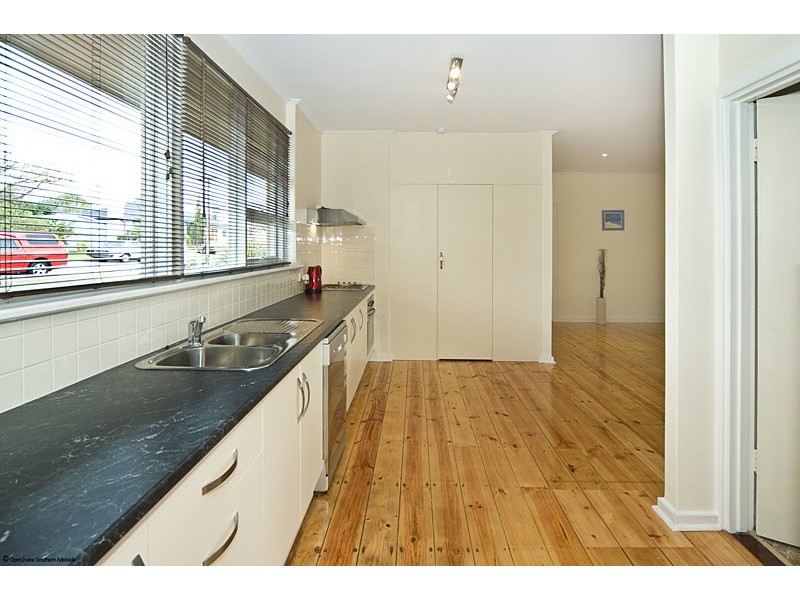 4 Warunda Avenue, Seaview Downs SA 5049