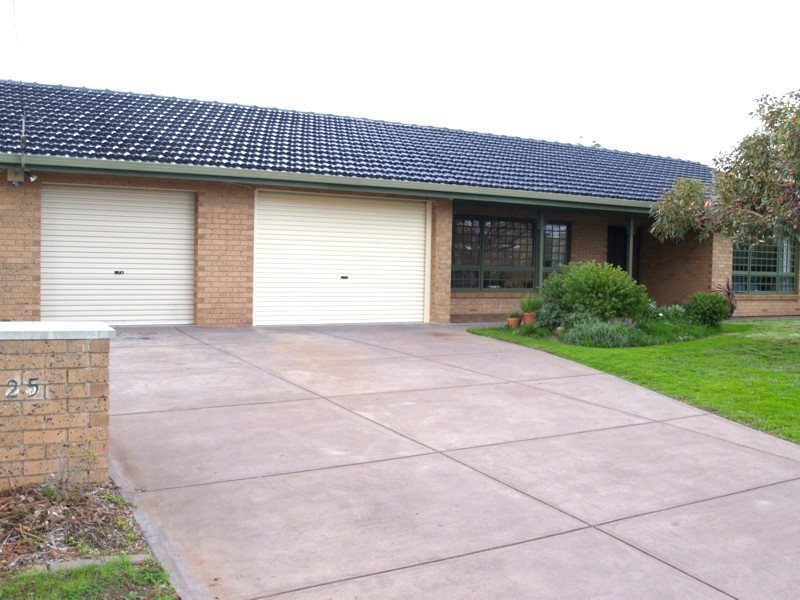 25  Campbell Drive, Reynella East SA 5161