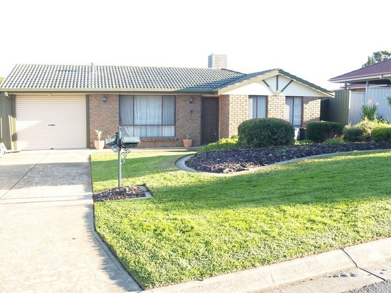 12 LEICHARDT STREET, Woodcroft SA 5162