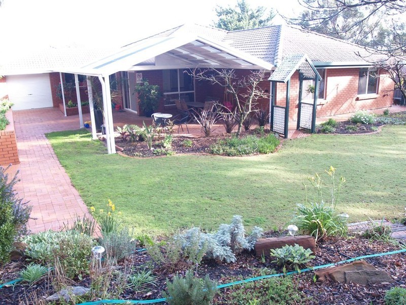 37 Horseshoe Drive, Woodcroft SA 5162