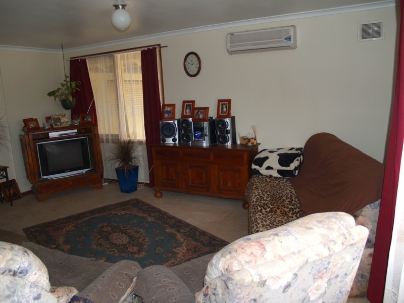 1 Valentine Street, Morphett Vale SA 5162