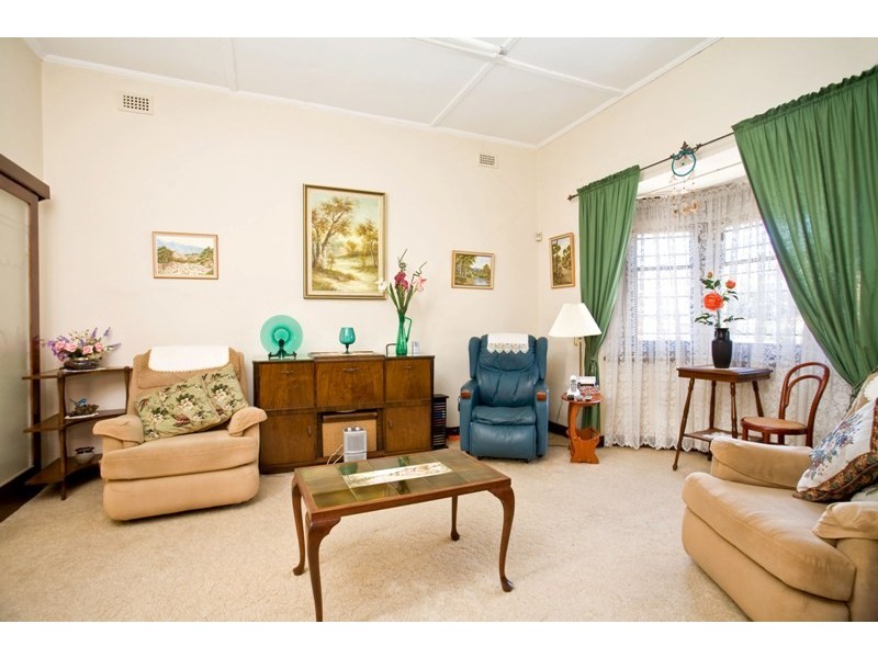 7 Almond Grove, Glandore SA 5037