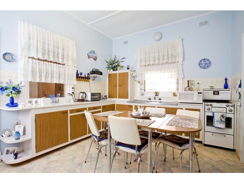 7 Almond Grove, Glandore SA 5037