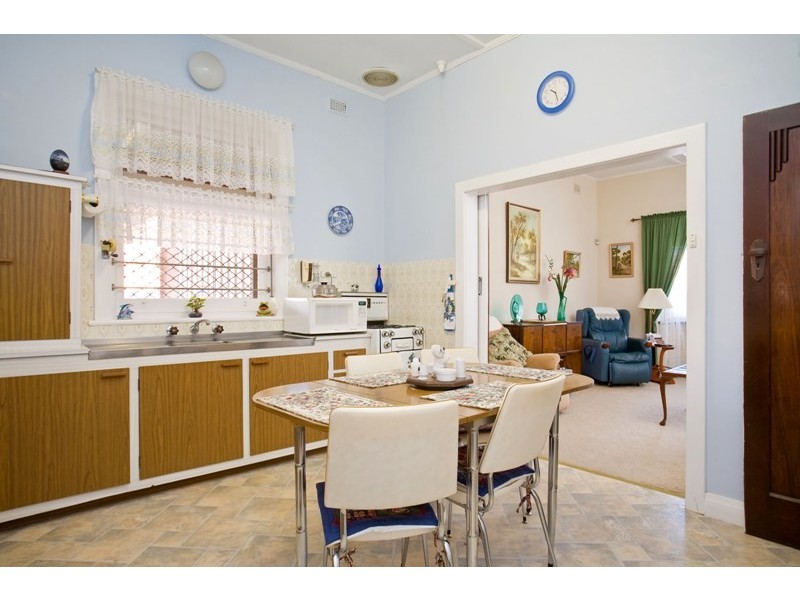 7 Almond Grove, Glandore SA 5037