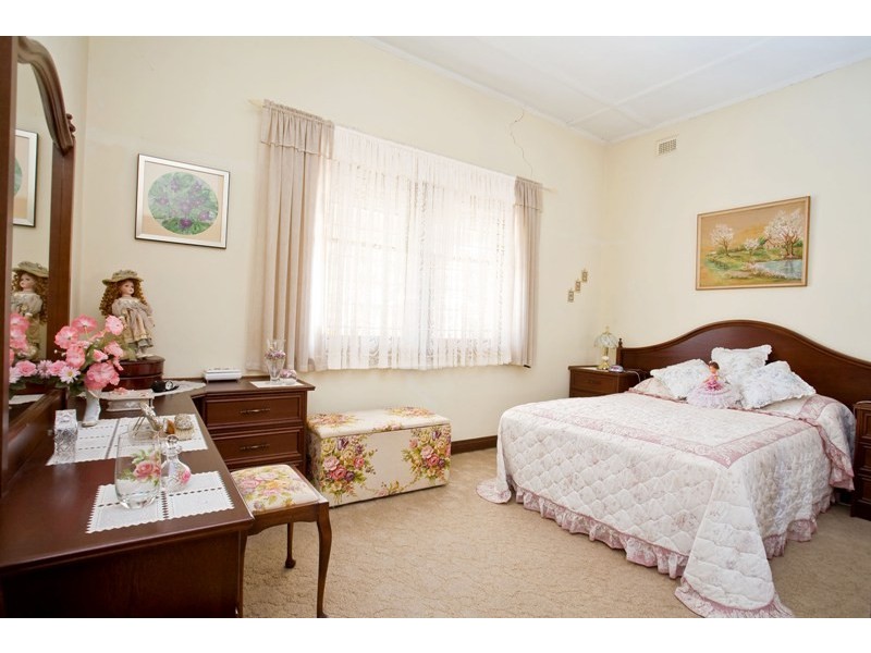 7 Almond Grove, Glandore SA 5037