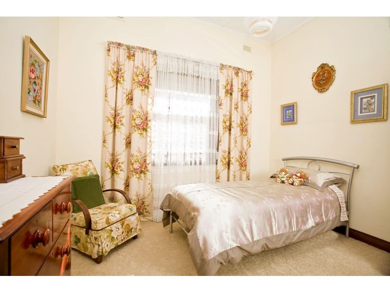 7 Almond Grove, Glandore SA 5037