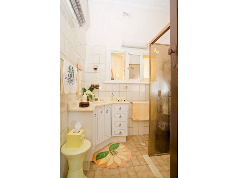 7 Almond Grove, Glandore SA 5037