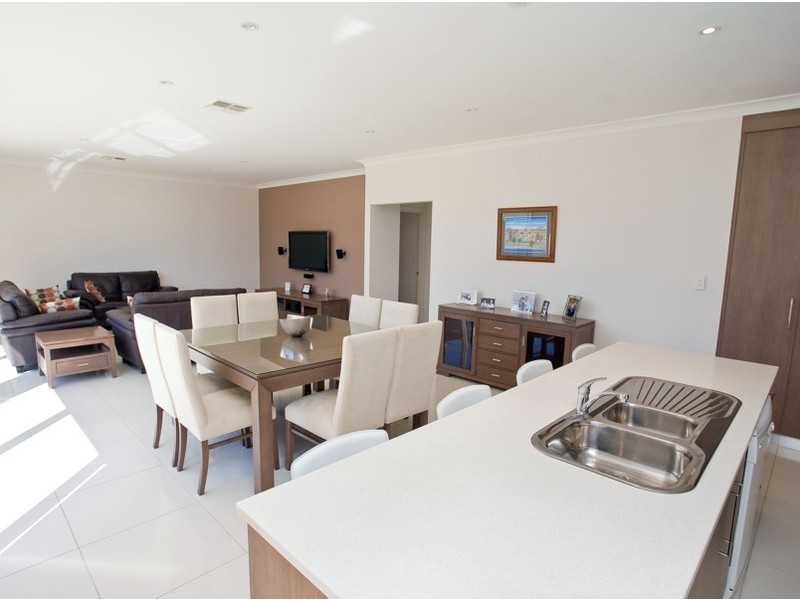 47 Elizabeth Crescent, Hallett Cove SA 5158