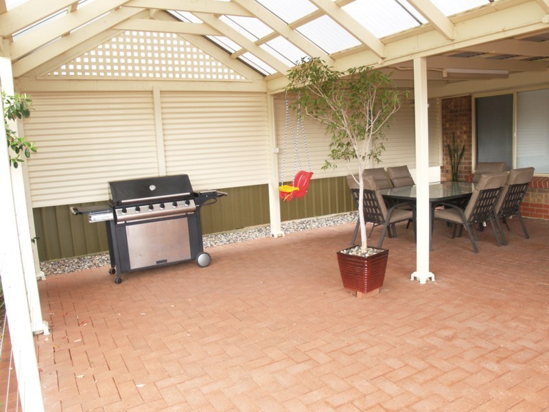 13 Horseshoe Drive, Woodcroft SA 5162