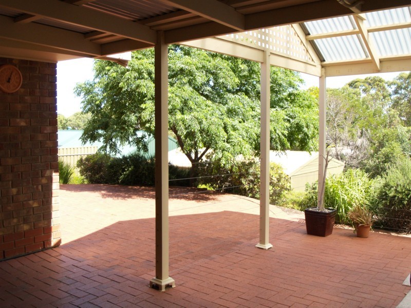 13 Horseshoe Drive, Woodcroft SA 5162