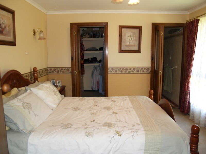 13 Swan Avenue, Happy Valley SA 5159